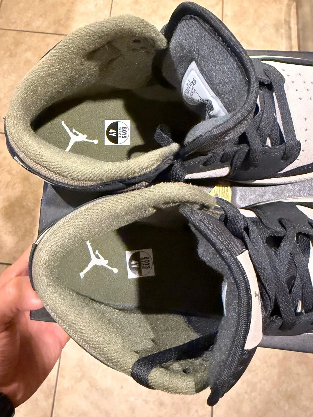 Air Jordan 1 Mid SE